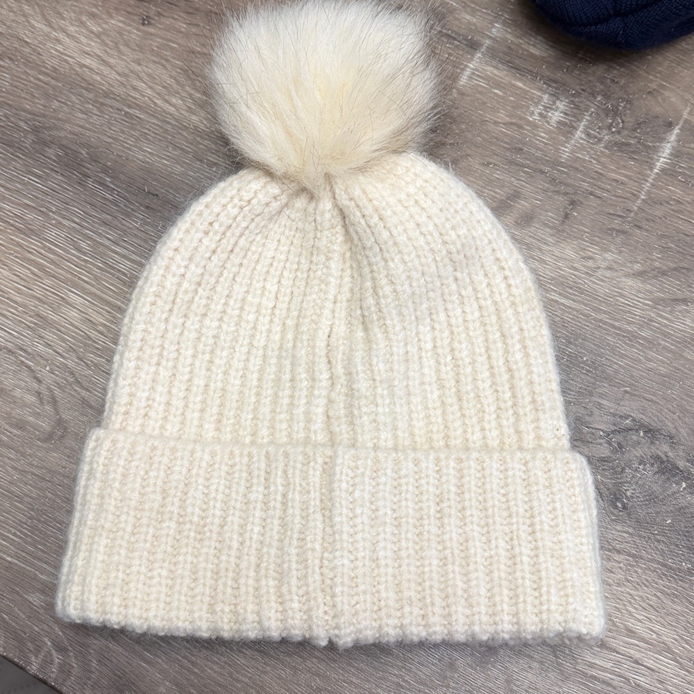 Zara clean colored winter hat